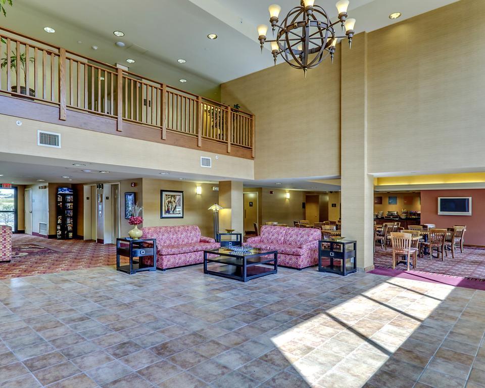 Comfort Inn & Suites York Εξωτερικό φωτογραφία